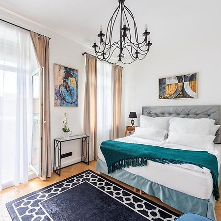 Luxury Apartment With A Balcony And A Terrace Prag Dış mekan fotoğraf