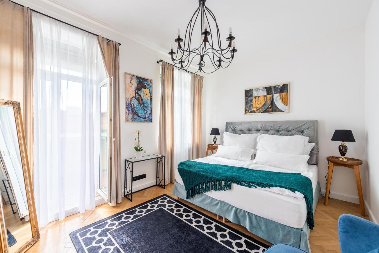 Luxury Apartment With A Balcony And A Terrace Prag Dış mekan fotoğraf